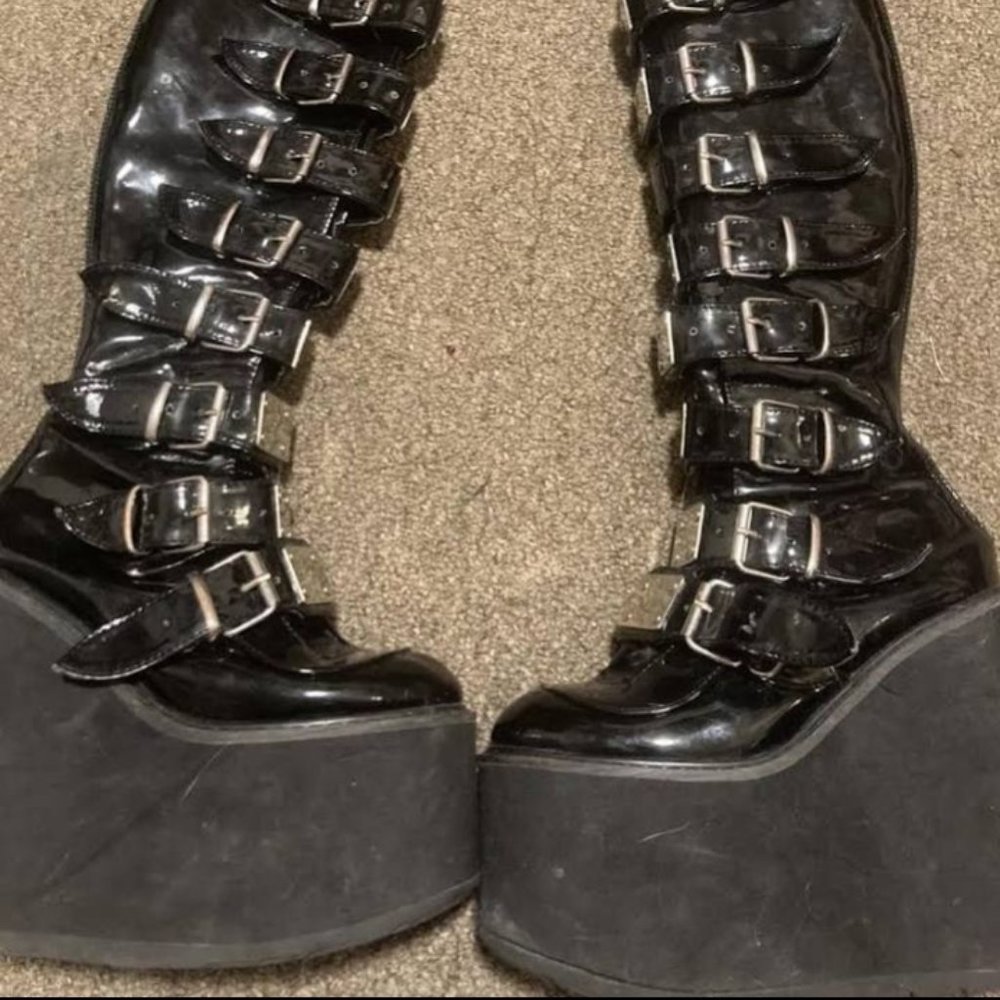 Demonias Swing 815. Patent PVC Shiny